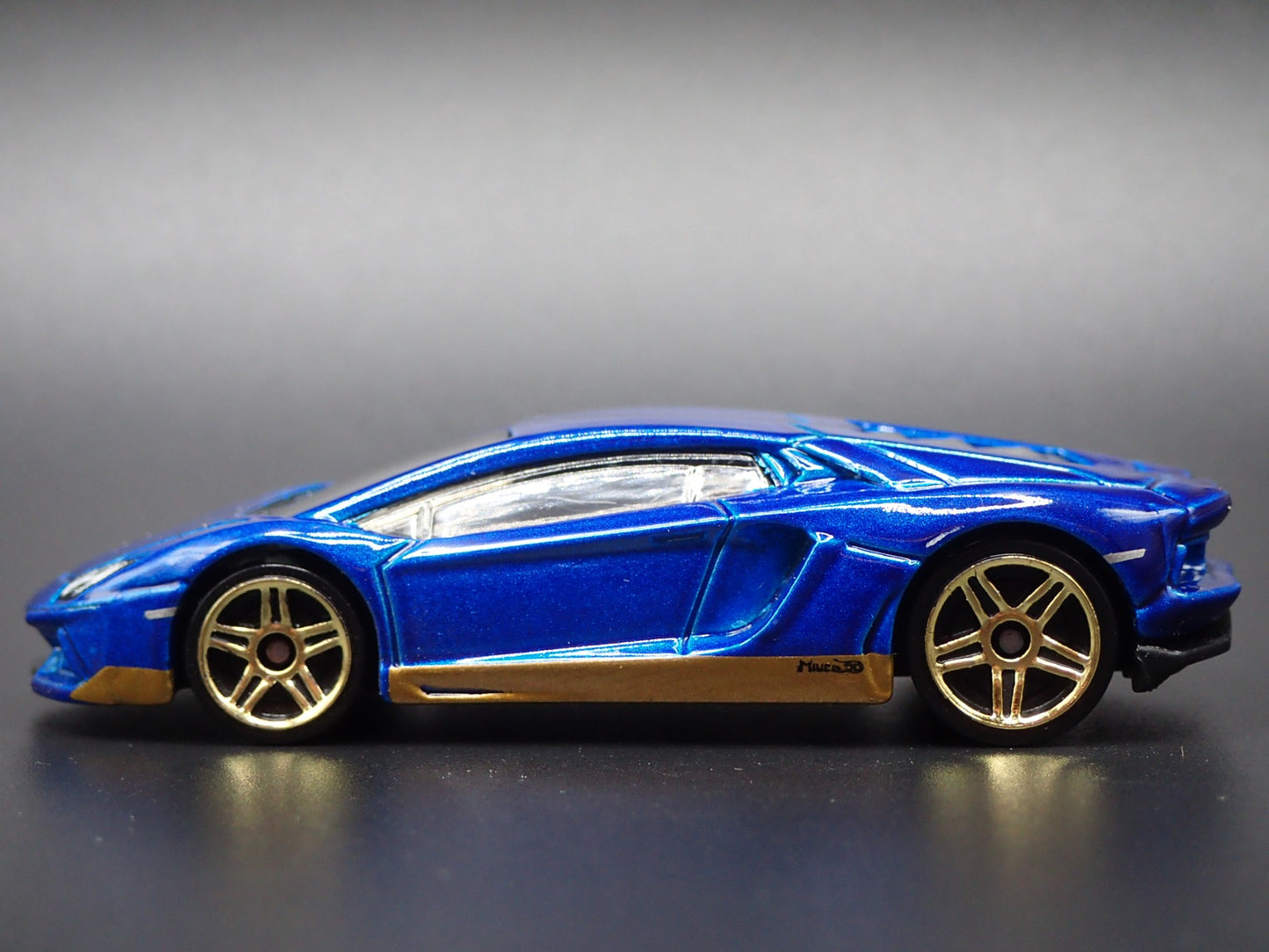 2017 17 LAMBORGHINI AVENTADOR MIURA HOMAGE SUPERCAR 1:64 SCALE DIECAST MODEL CAR