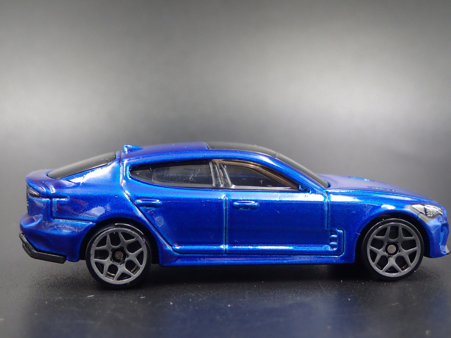 2018-2023 KIA STINGER GT BLUE 1:64 SCALE COLLECTIBLE DIORAMA DIECAST MODEL CAR