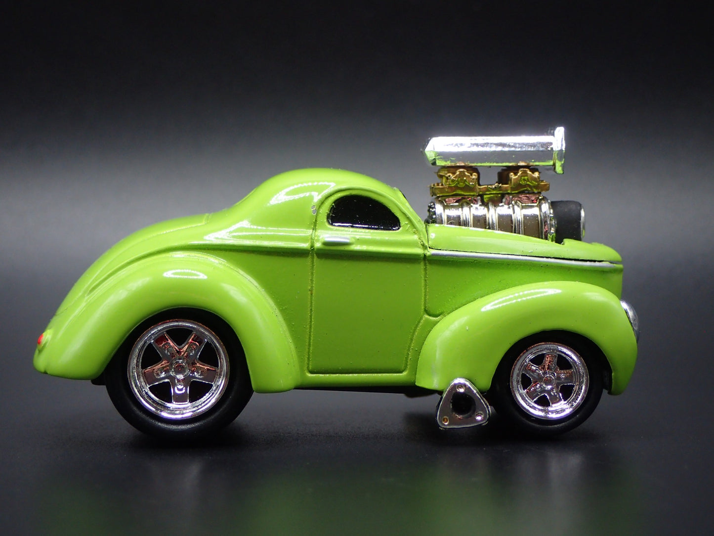 1941 41 WILLYS COUPE GASSER w/ BLOWER NHRA 1:64 SCALE DIORAMA DIECAST MODEL CAR