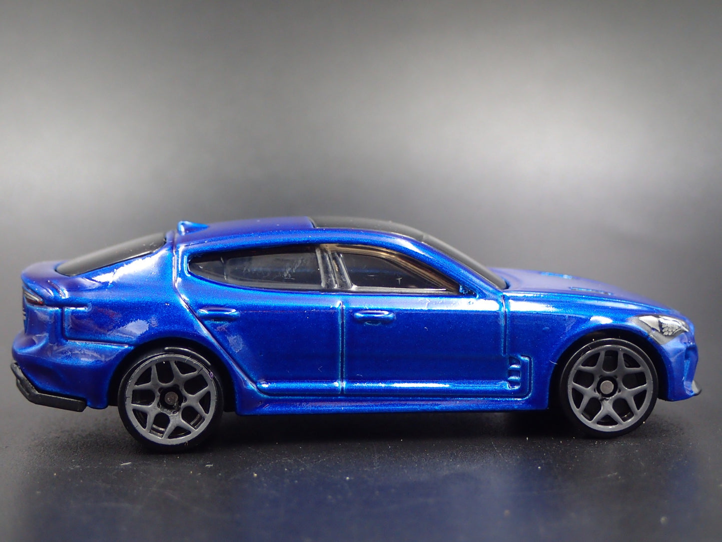 2018-2023 KIA STINGER GT BLUE 1:64 SCALE COLLECTIBLE DIORAMA DIECAST MODEL CAR