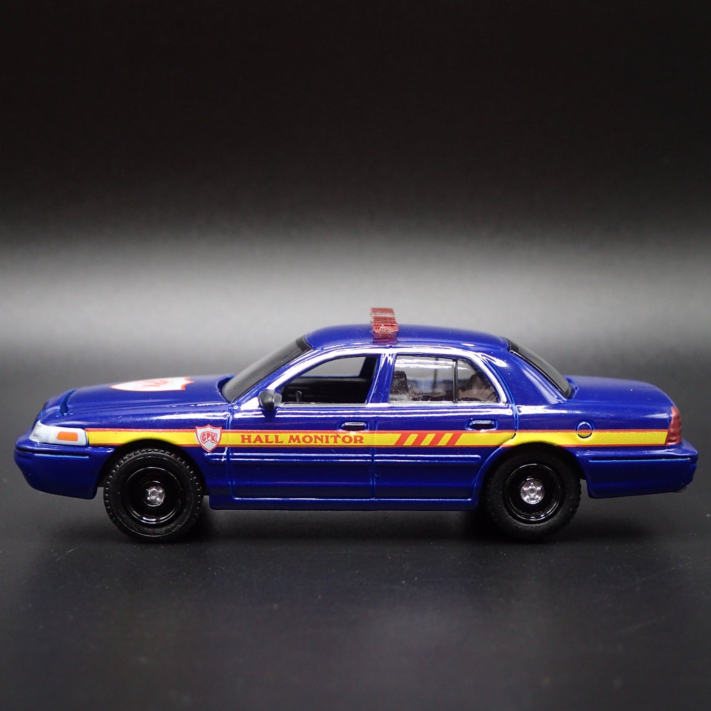 2008 FORD CROWN VICTORIA HALL MONITOR GPK 1:64 SCALE DIORAMA DIECAST MODEL CAR