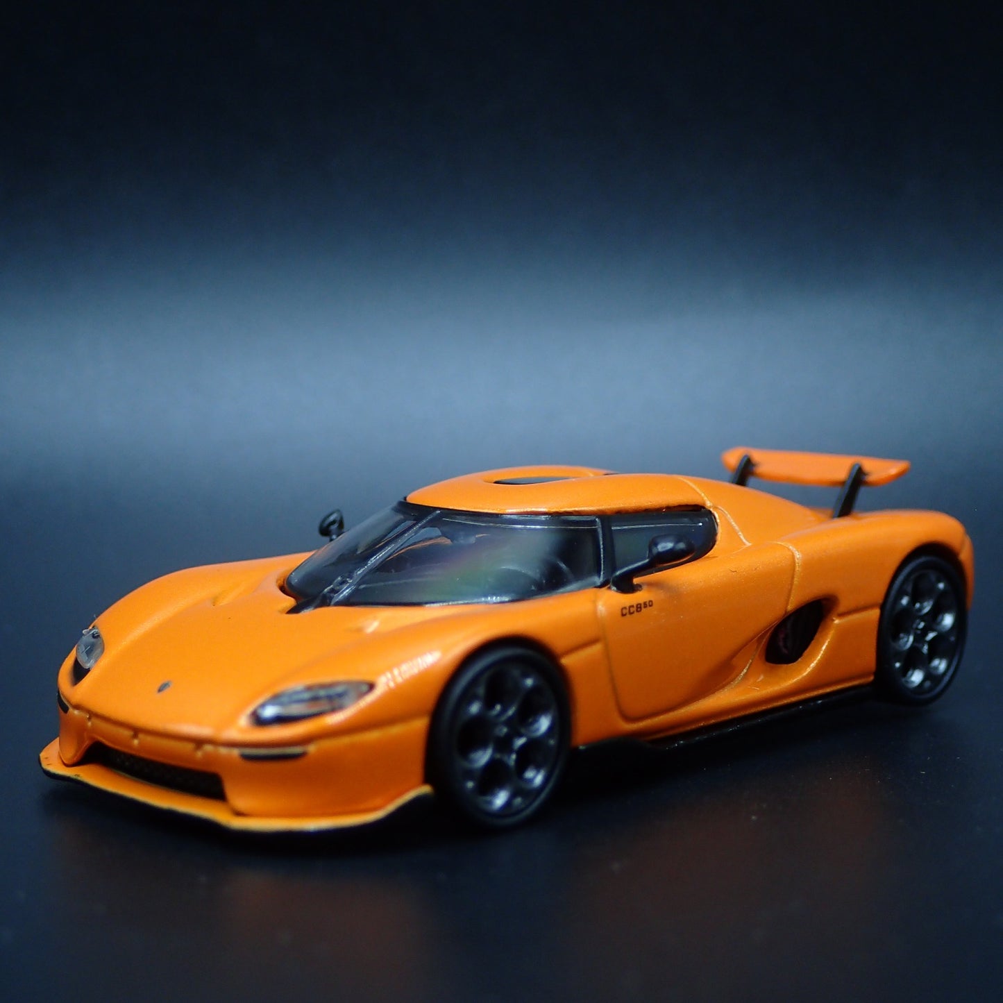 2024-2025 KOENIGSEGG CC850 SUPER CAR ORANGE 1:64 SCALE DIORAMA DIECAST MODEL CAR
