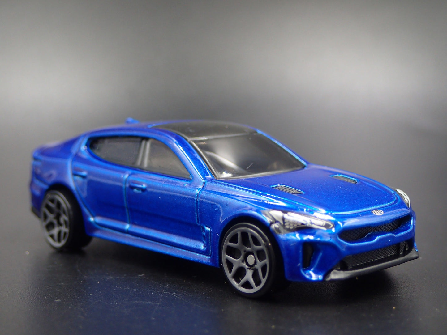 2018-2023 KIA STINGER GT BLUE 1:64 SCALE COLLECTIBLE DIORAMA DIECAST MODEL CAR