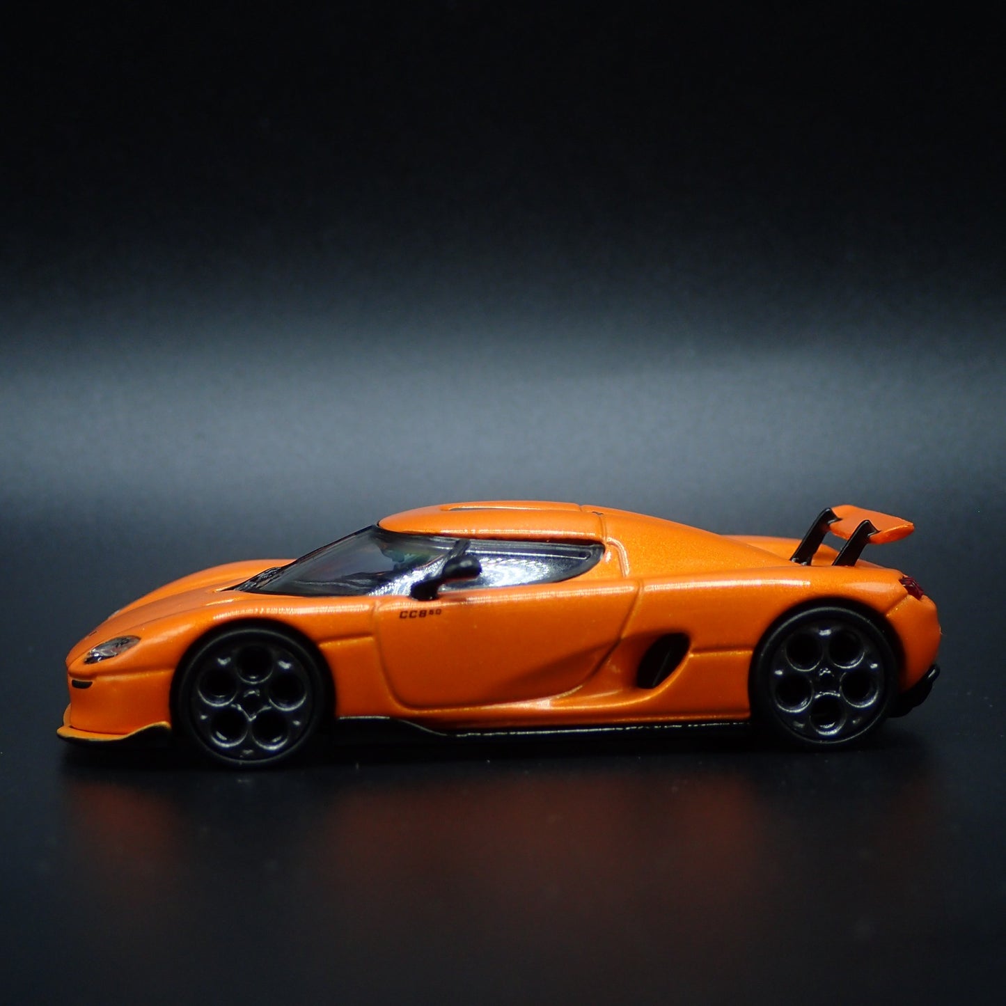 2024-2025 KOENIGSEGG CC850 SUPER CAR ORANGE 1:64 SCALE DIORAMA DIECAST MODEL CAR