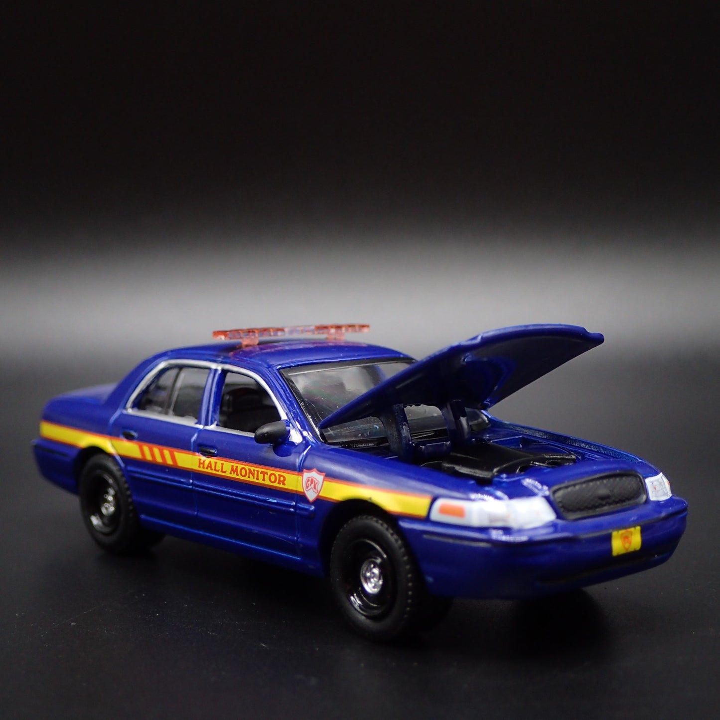 2008 FORD CROWN VICTORIA HALL MONITOR GPK 1:64 SCALE DIORAMA DIECAST MODEL CAR