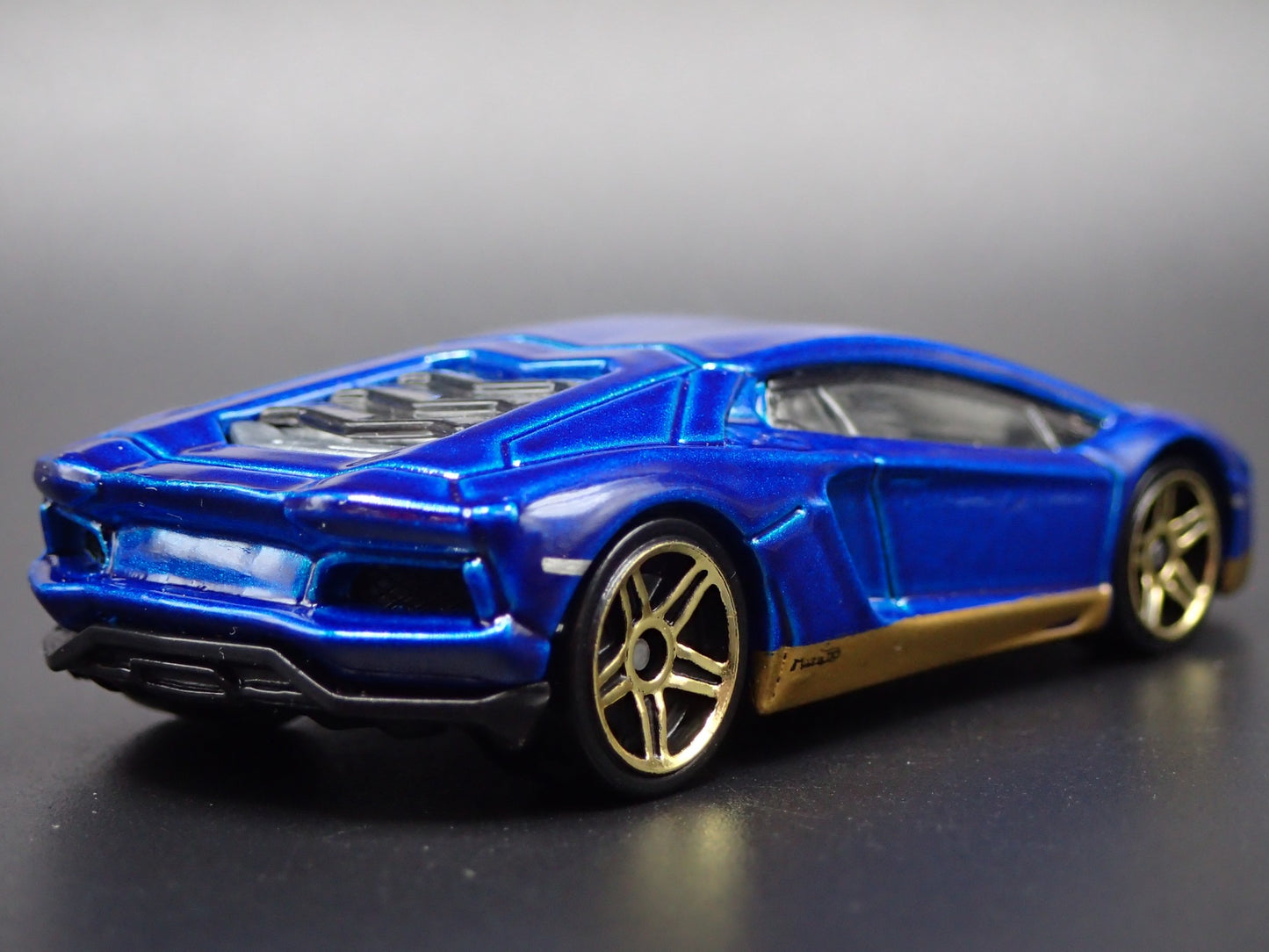 2017 17 LAMBORGHINI AVENTADOR MIURA HOMAGE SUPERCAR 1:64 SCALE DIECAST MODEL CAR