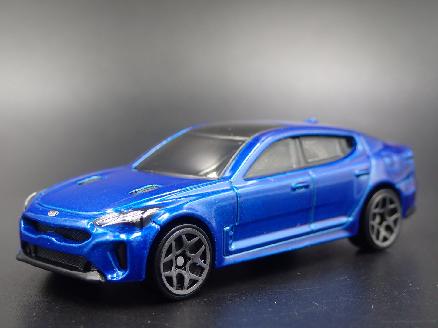 2018-2023 KIA STINGER GT BLUE 1:64 SCALE COLLECTIBLE DIORAMA DIECAST MODEL CAR