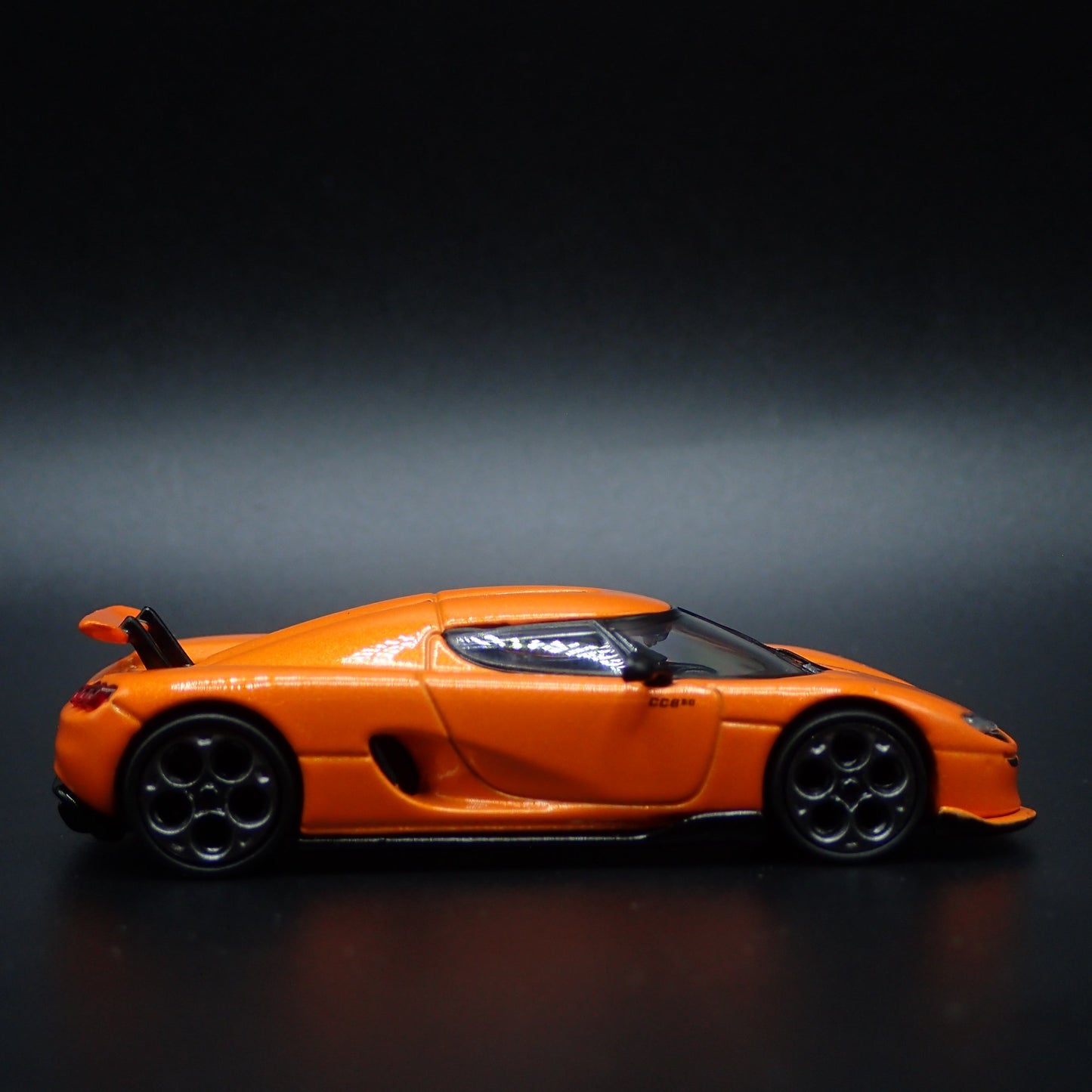 2024-2025 KOENIGSEGG CC850 SUPER CAR ORANGE 1:64 SCALE DIORAMA DIECAST MODEL CAR