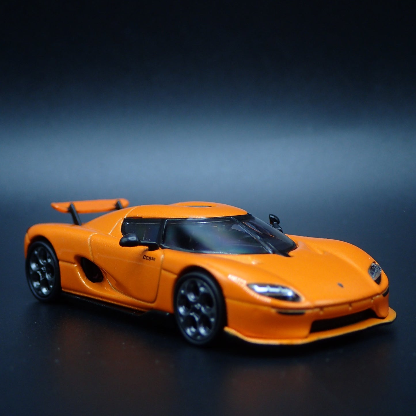 2024-2025 KOENIGSEGG CC850 SUPER CAR ORANGE 1:64 SCALE DIORAMA DIECAST MODEL CAR