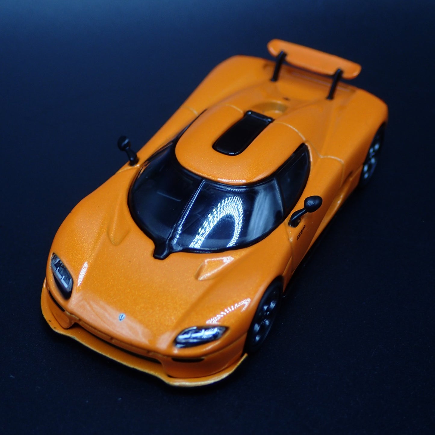 2024-2025 KOENIGSEGG CC850 SUPER CAR ORANGE 1:64 SCALE DIORAMA DIECAST MODEL CAR