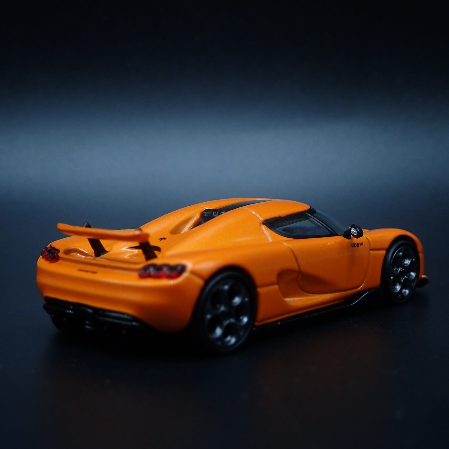 2024-2025 KOENIGSEGG CC850 SUPER CAR ORANGE 1:64 SCALE DIORAMA DIECAST MODEL CAR