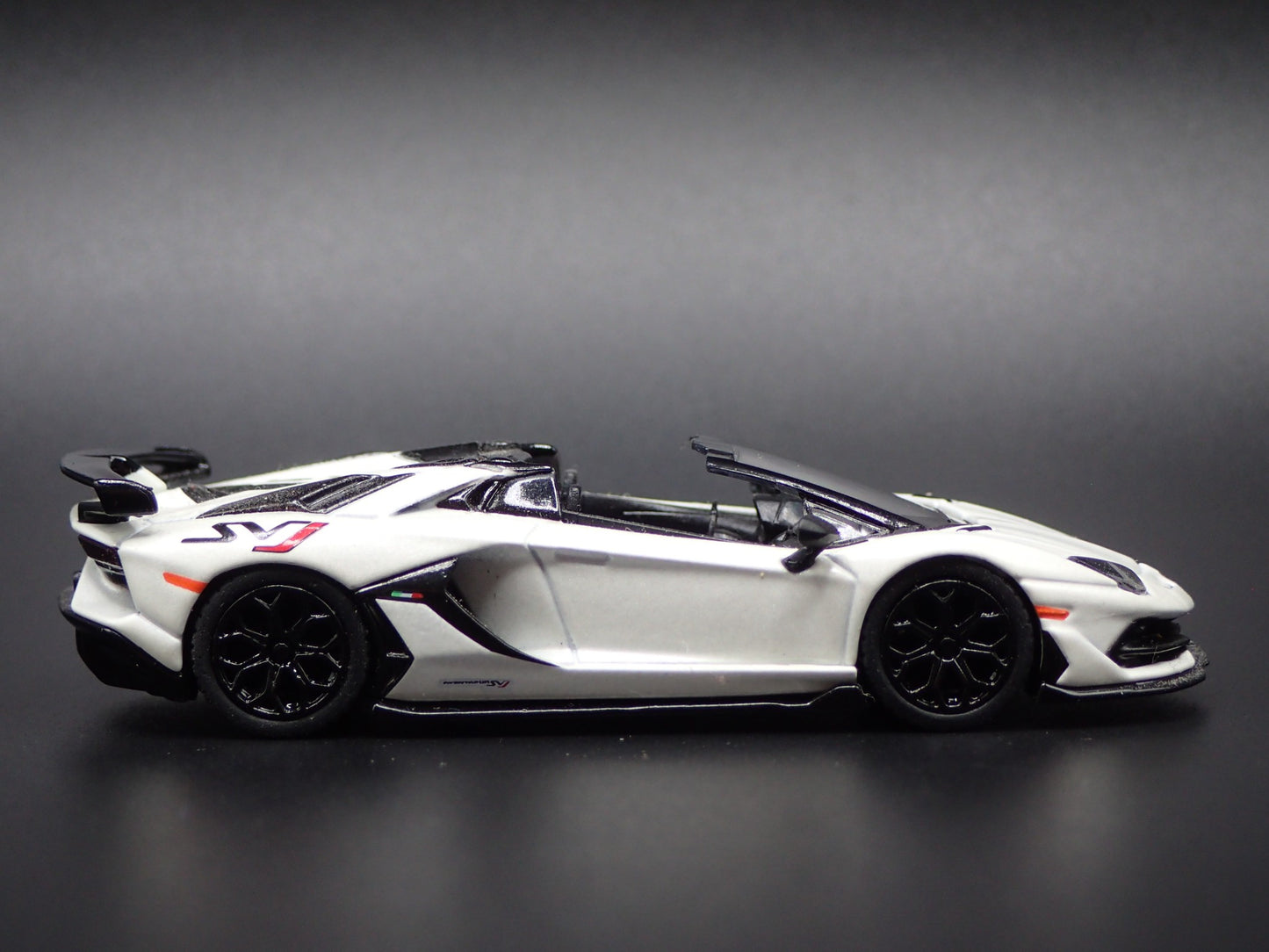 2019-2021 LAMBORGHINI AVENTADOR SVJ ROADSTER SUPER 1:64 SCALE DIECAST MODEL CAR