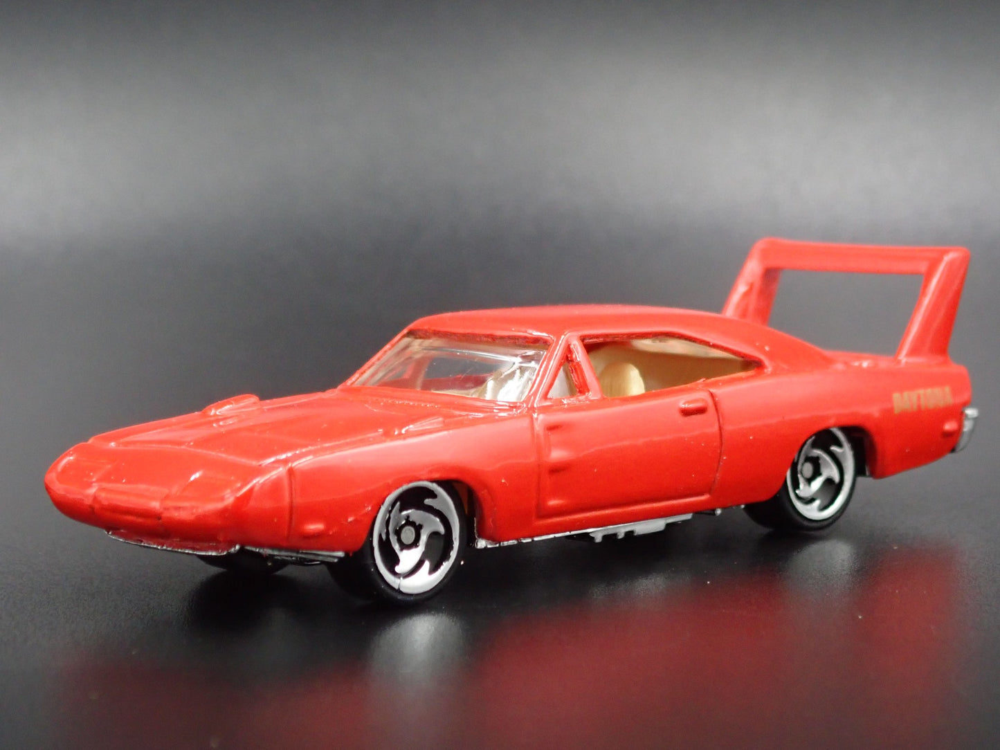 1969 69 DODGE CHARGER DAYTONA RED 1:64 SCALE COLLECTIBLE DIECAST MODEL CAR