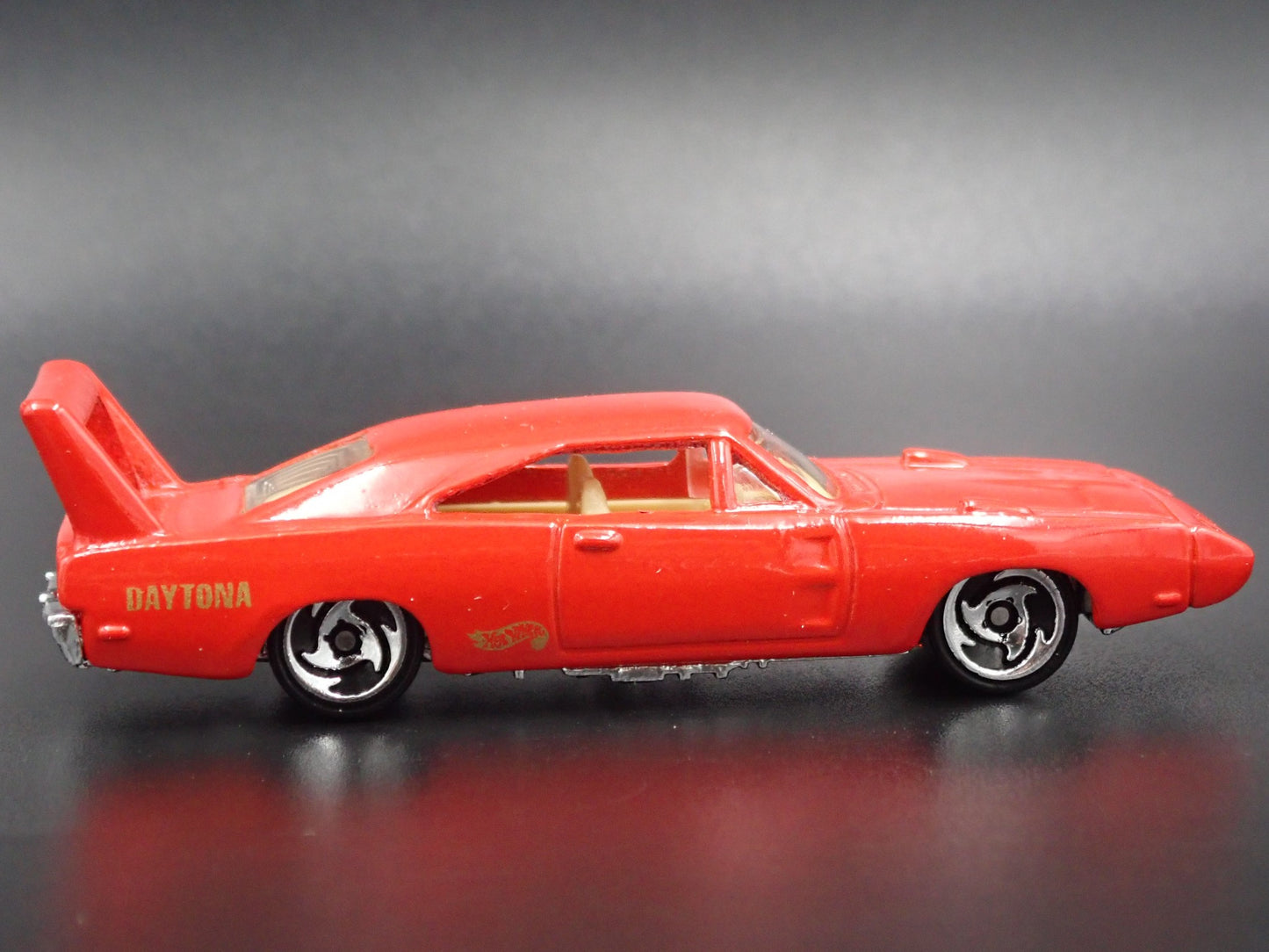 1969 69 DODGE CHARGER DAYTONA RED 1:64 SCALE COLLECTIBLE DIECAST MODEL CAR