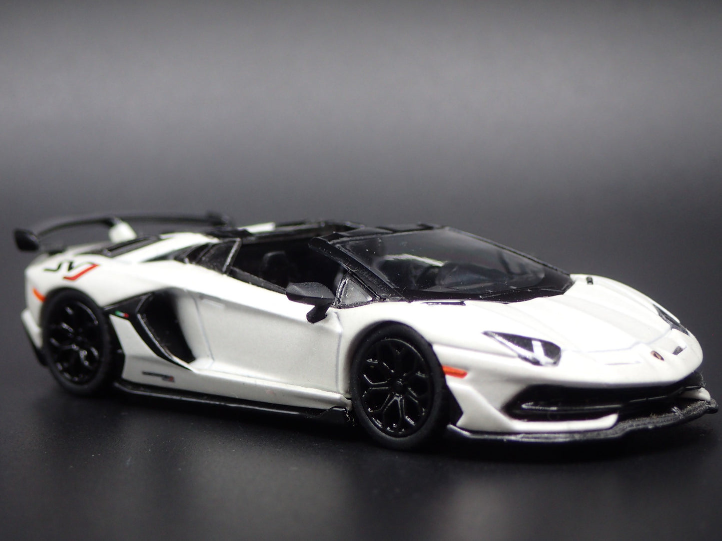 2019-2021 LAMBORGHINI AVENTADOR SVJ ROADSTER SUPER 1:64 SCALE DIECAST MODEL CAR