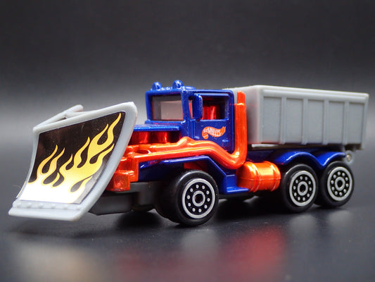 MODERN DUMP TRUCK SNOW PLOW 1:64 HW SCALE COLLECTIBLE DIORAMA DIECAST MODEL CAR