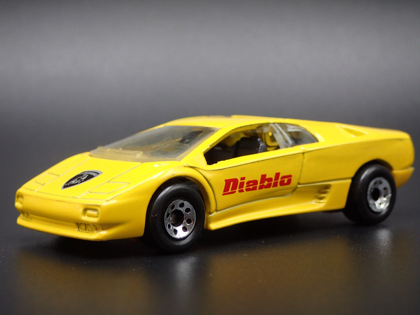 1990-2001 LAMBORGHINI DIABLO SUPER CAR 1/64 SCALE COLLECTIBLE DIECAST MODEL CAR