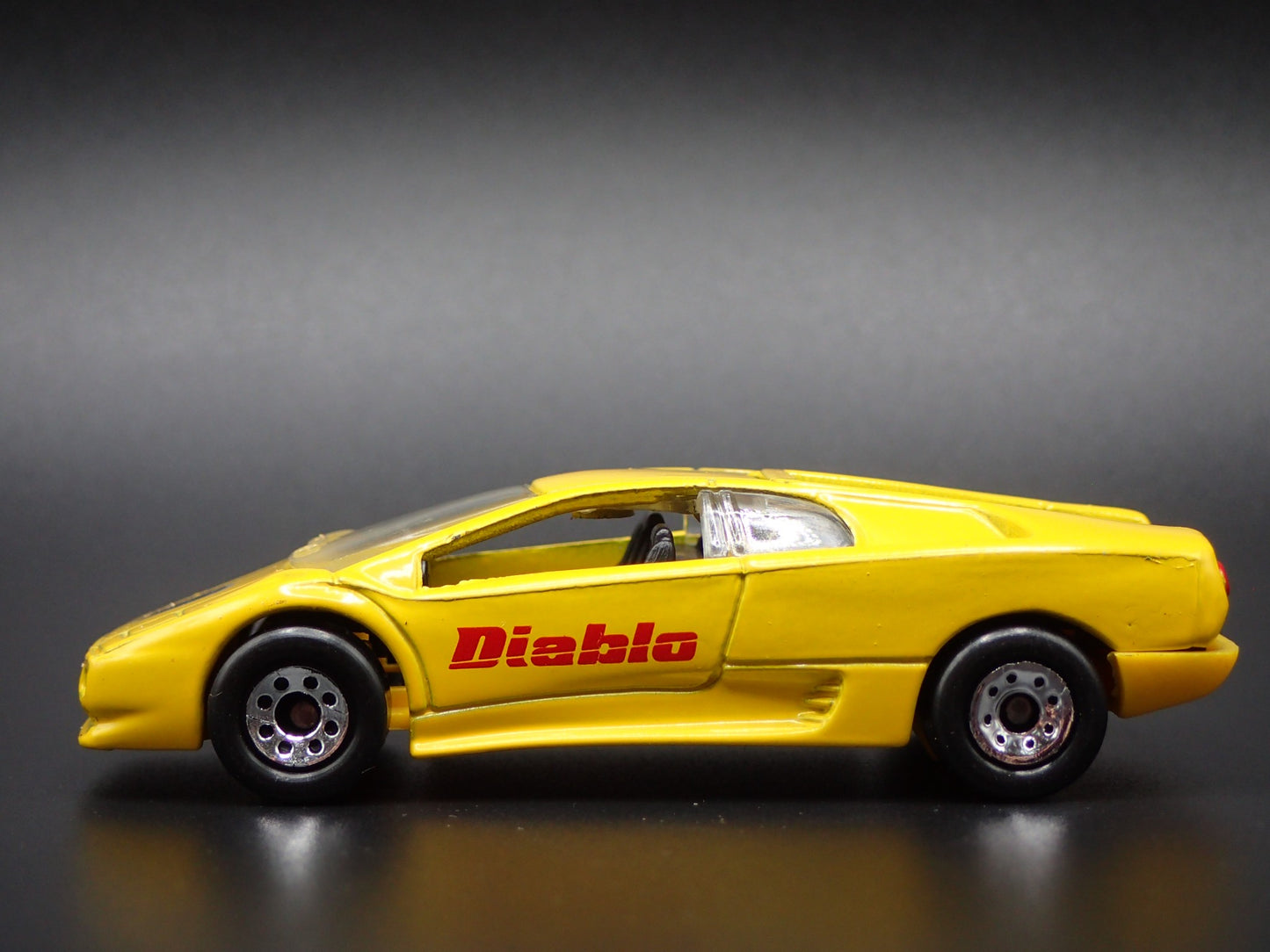 1990-2001 LAMBORGHINI DIABLO SUPER CAR 1/64 SCALE COLLECTIBLE DIECAST MODEL CAR