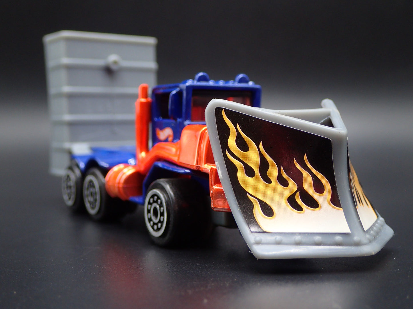 MODERN DUMP TRUCK SNOW PLOW 1:64 HW SCALE COLLECTIBLE DIORAMA DIECAST MODEL CAR