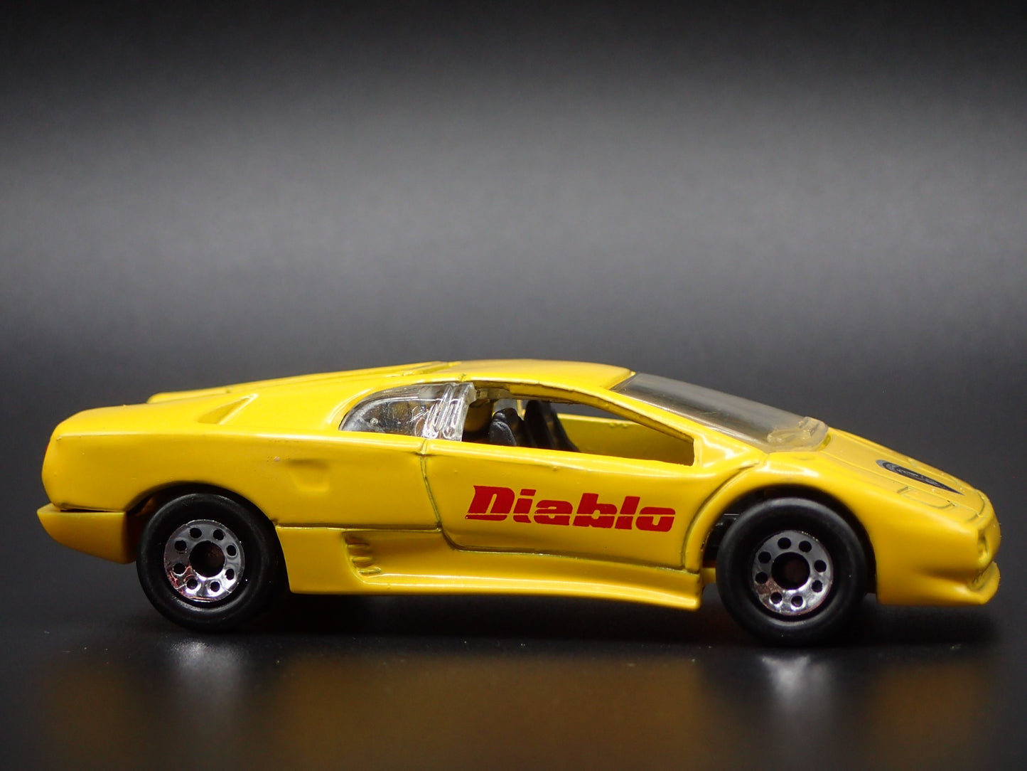 1990-2001 LAMBORGHINI DIABLO SUPER CAR 1/64 SCALE COLLECTIBLE DIECAST MODEL CAR