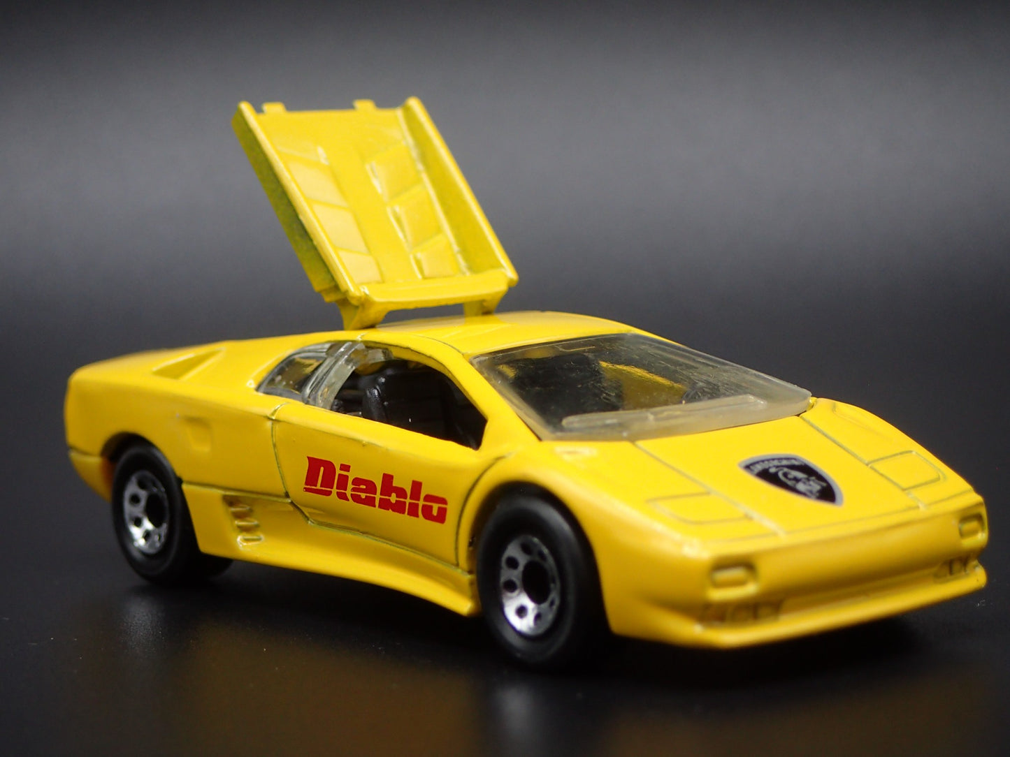 1990-2001 LAMBORGHINI DIABLO SUPER CAR 1/64 SCALE COLLECTIBLE DIECAST MODEL CAR