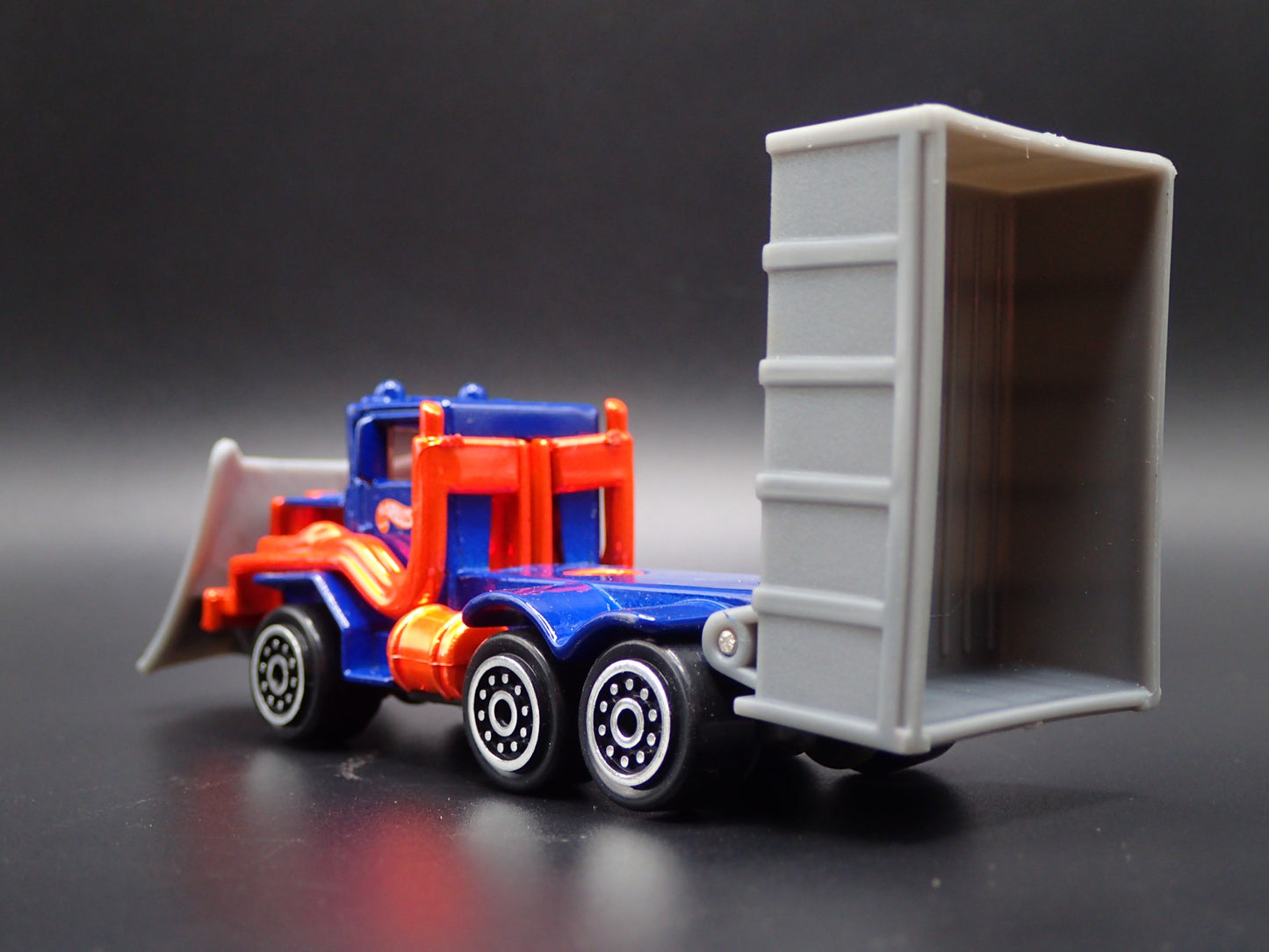 MODERN DUMP TRUCK SNOW PLOW 1:64 HW SCALE COLLECTIBLE DIORAMA DIECAST MODEL CAR