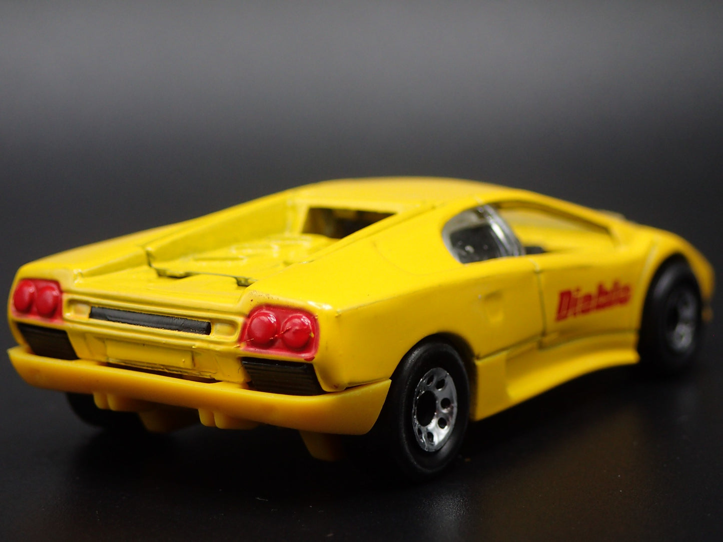 1990-2001 LAMBORGHINI DIABLO SUPER CAR 1/64 SCALE COLLECTIBLE DIECAST MODEL CAR