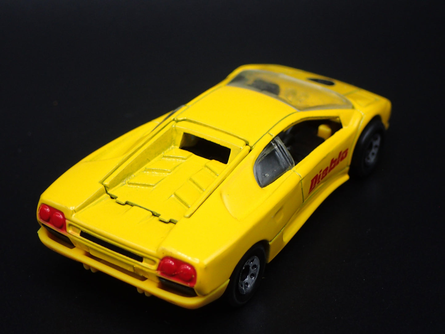 1990-2001 LAMBORGHINI DIABLO SUPER CAR 1/64 SCALE COLLECTIBLE DIECAST MODEL CAR