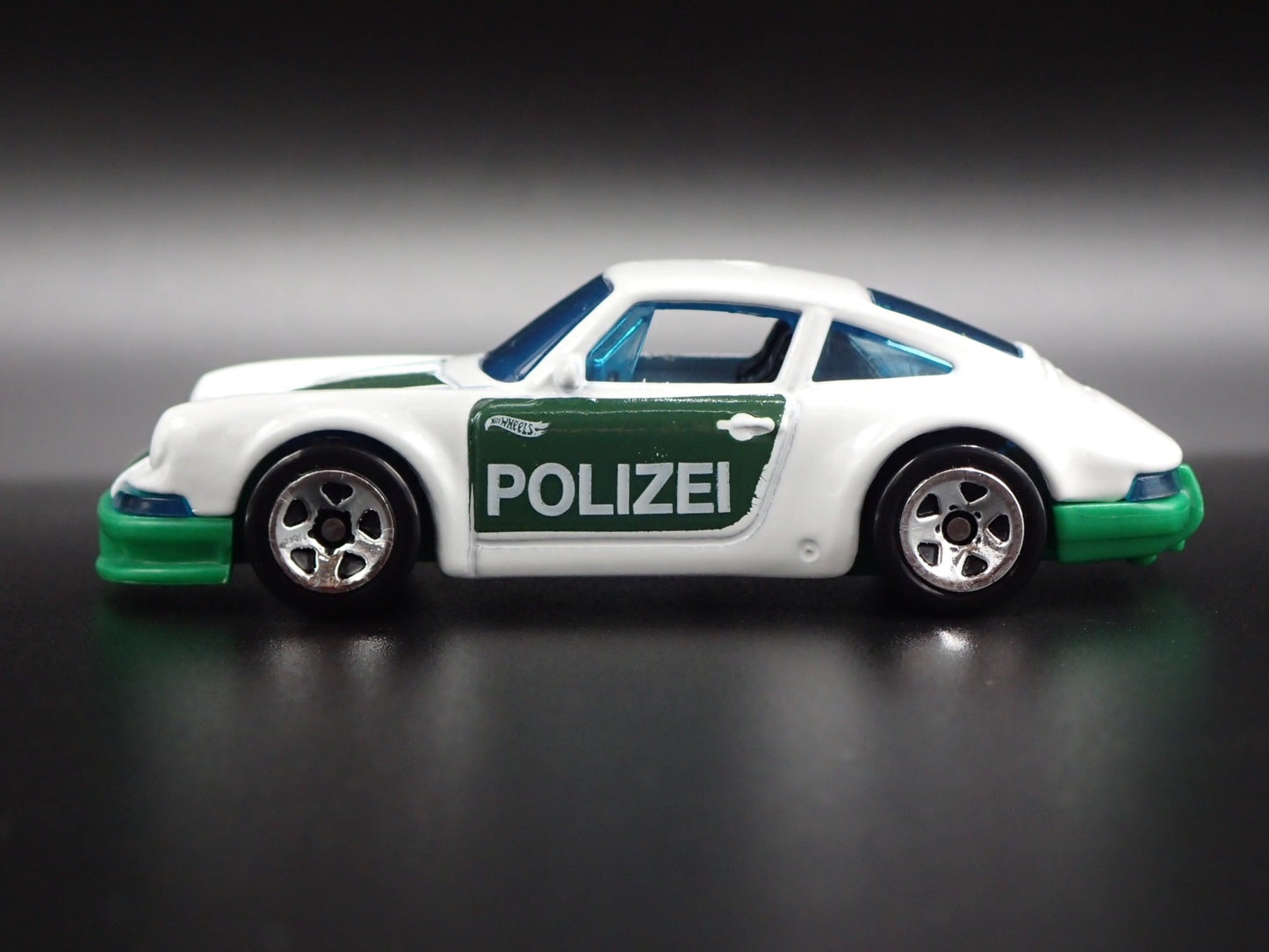 1964-1972 PORSCHE 911 POLIZEI POLICE CAR 1:64 SCALE DIORAMA DIECAST MODEL CAR