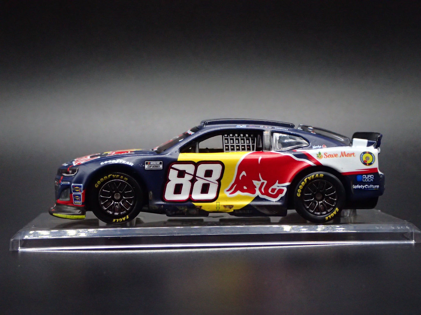 2025 CHEVY CAMARO 88 SHANE VAN GISBERGEN RED BULL NASCAR 1:64 DIECAST MODEL CAR