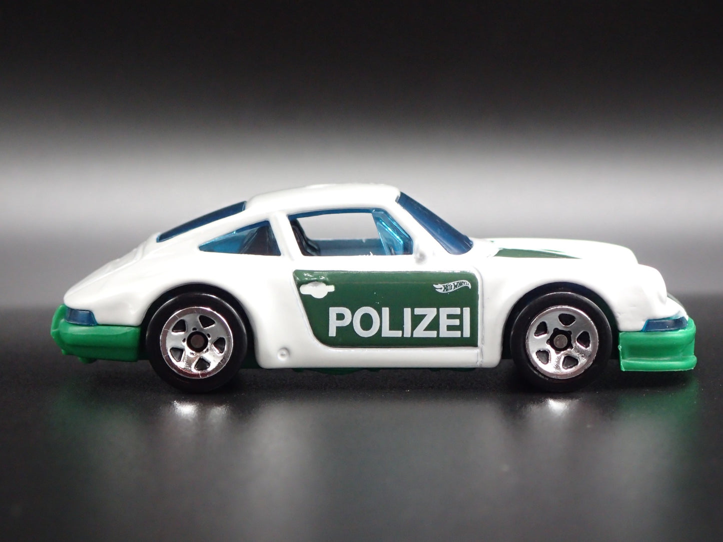 1964-1972 PORSCHE 911 POLIZEI POLICE CAR 1:64 SCALE DIORAMA DIECAST MODEL CAR