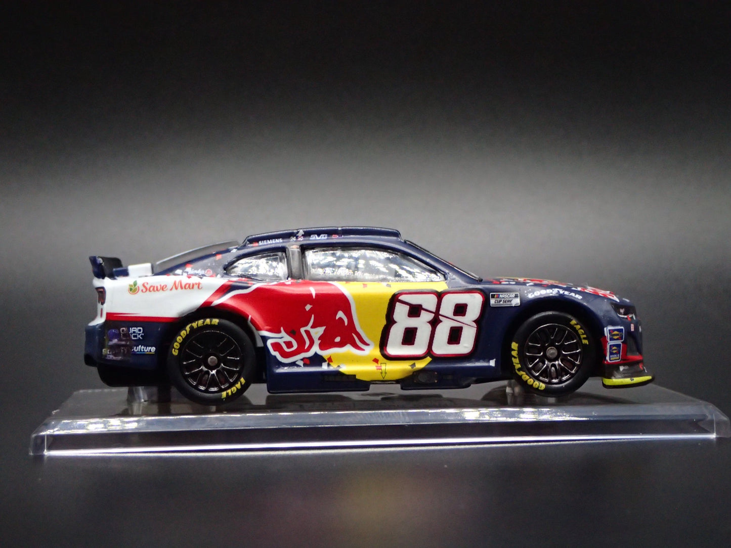 2025 CHEVY CAMARO 88 SHANE VAN GISBERGEN RED BULL NASCAR 1:64 DIECAST MODEL CAR