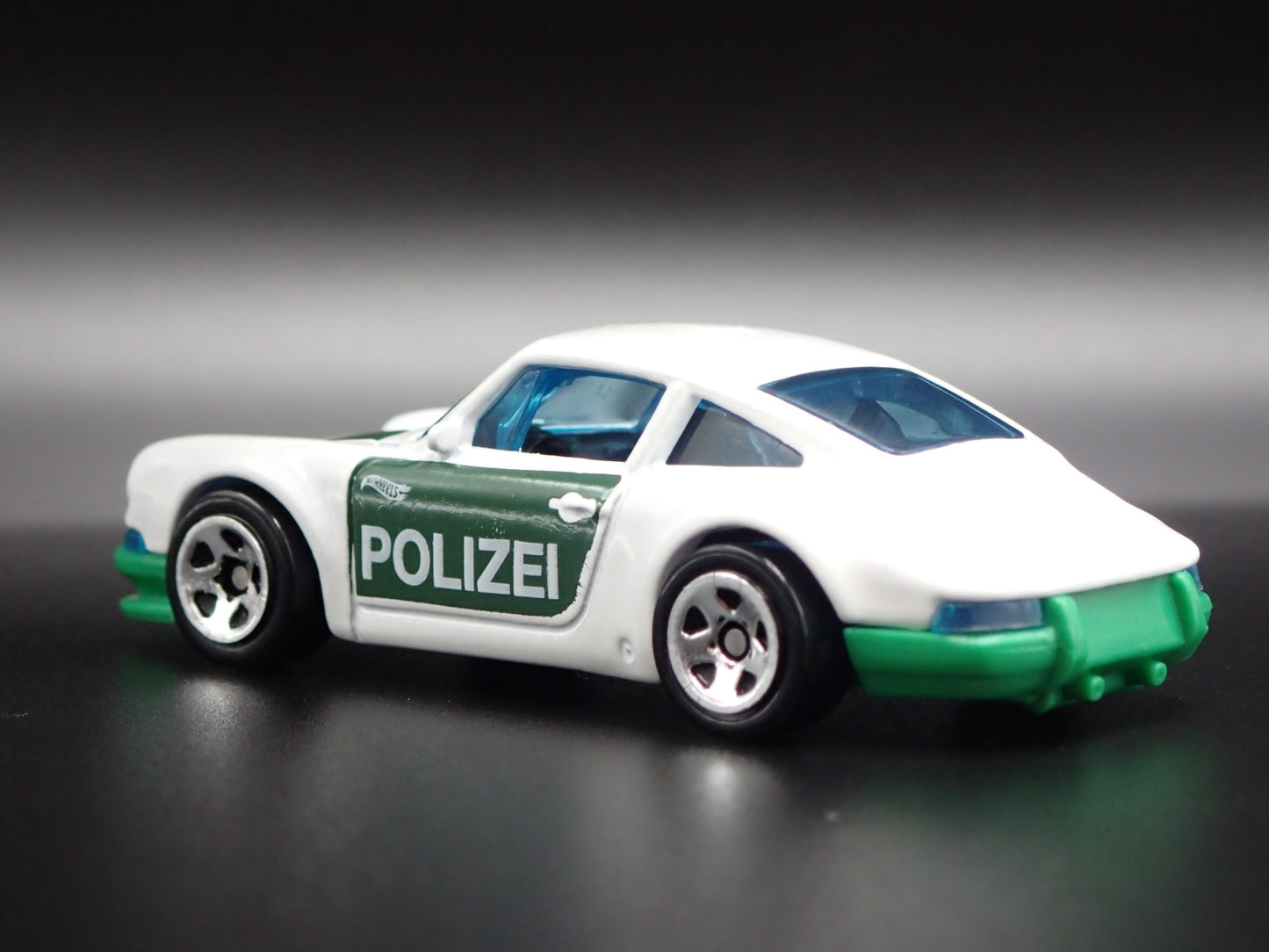 1964-1972 PORSCHE 911 POLIZEI POLICE CAR 1:64 SCALE DIORAMA DIECAST MODEL CAR