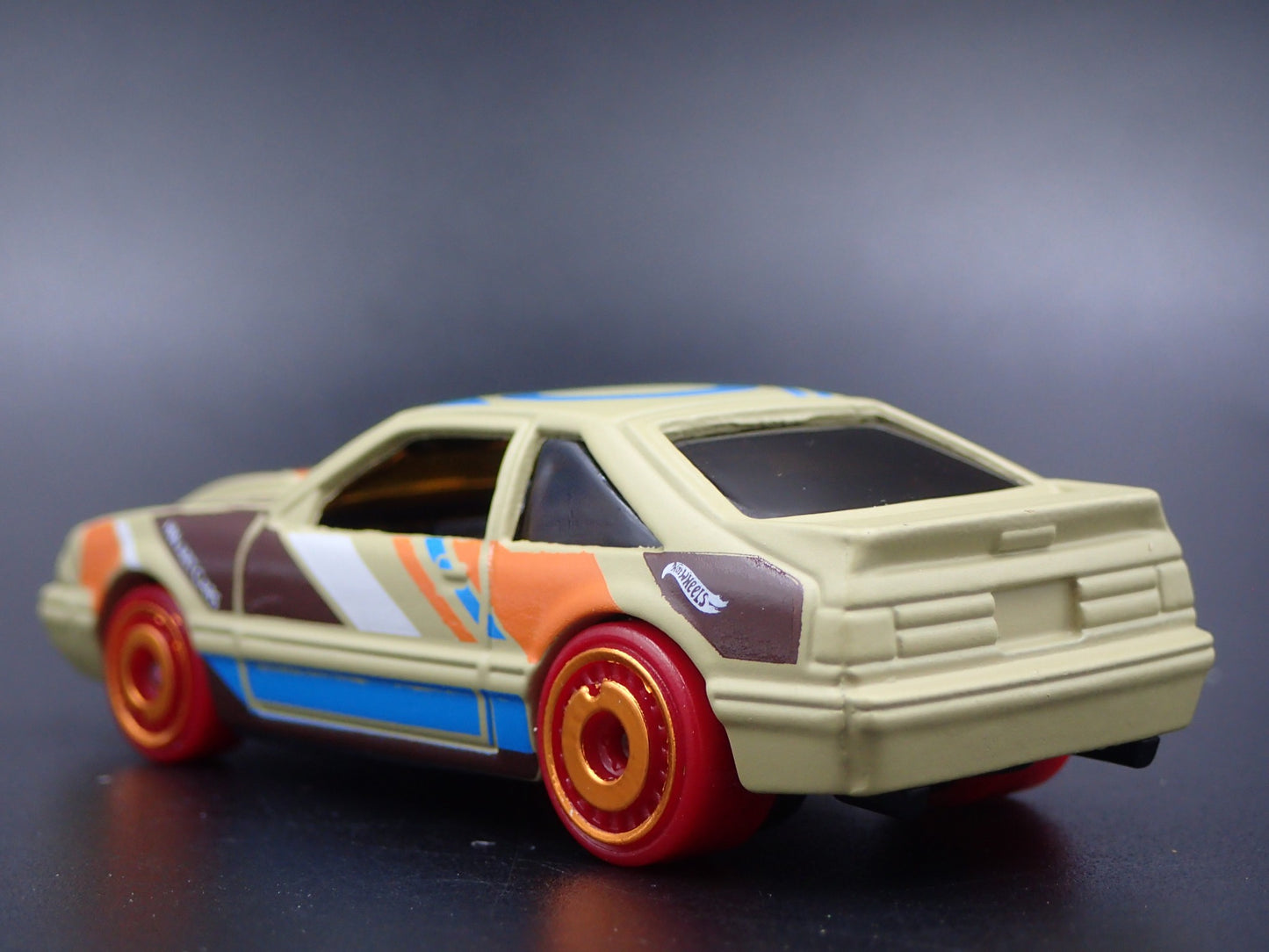 1992 92 FORD MUSTANG FOX BODY TAN 1/64 SCALE COLLECTIBLE DIECAST MODEL CAR