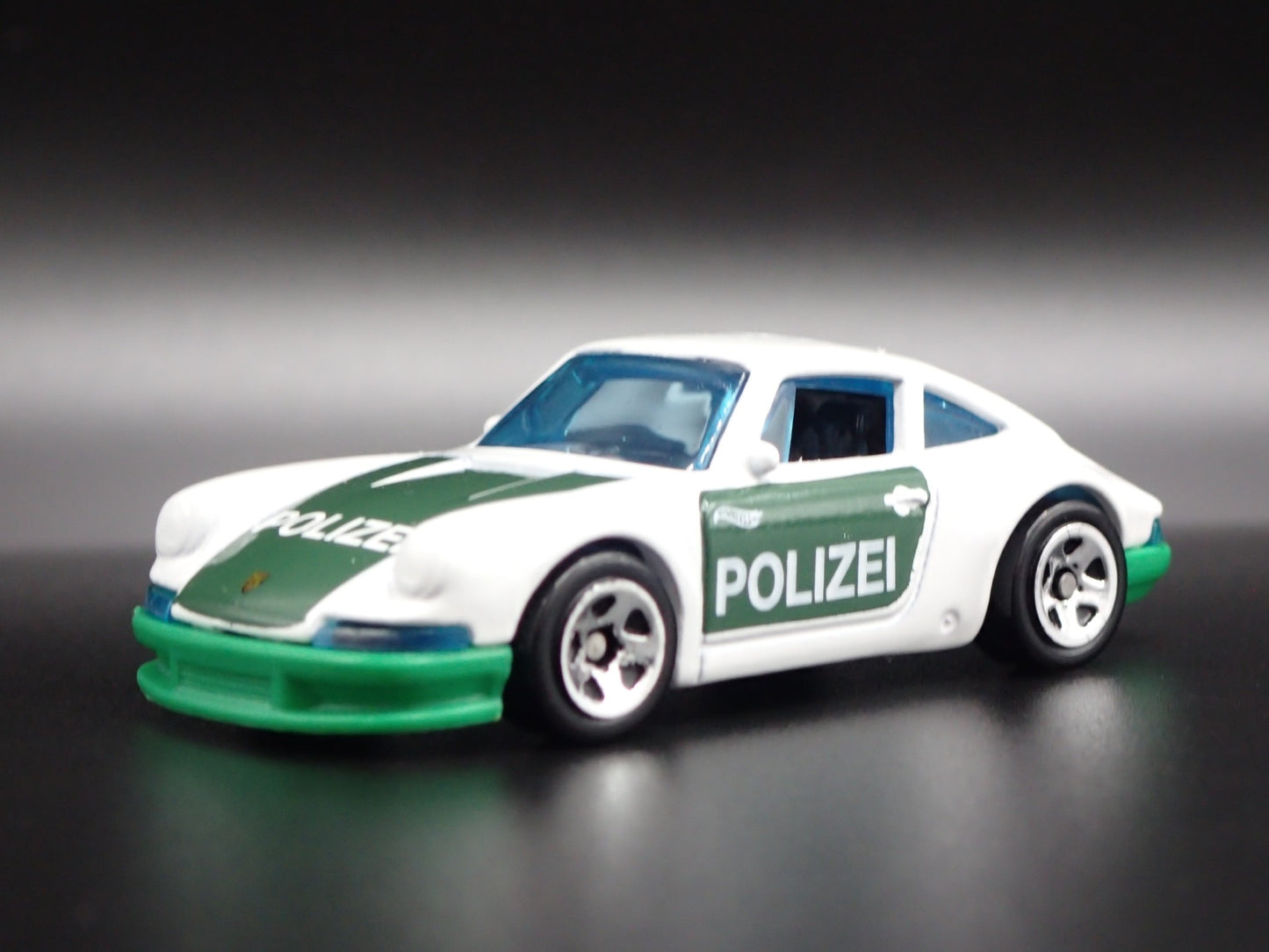 1964-1972 PORSCHE 911 POLIZEI POLICE CAR 1:64 SCALE DIORAMA DIECAST MODEL CAR