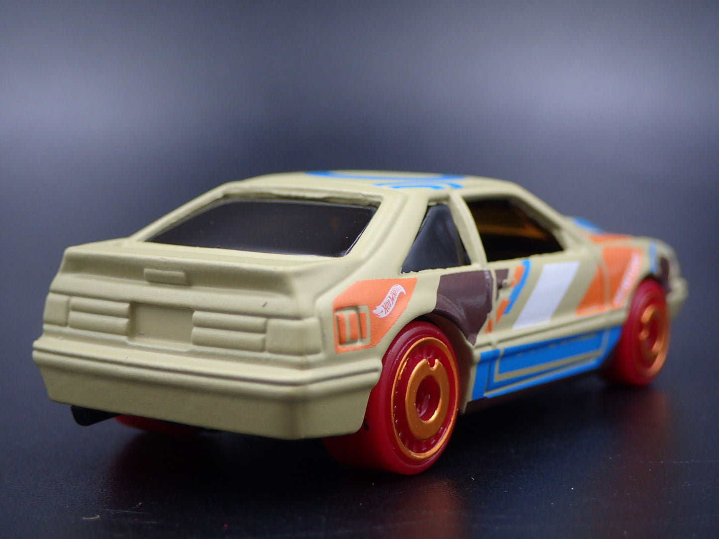 1992 92 FORD MUSTANG FOX BODY TAN 1/64 SCALE COLLECTIBLE DIECAST MODEL CAR