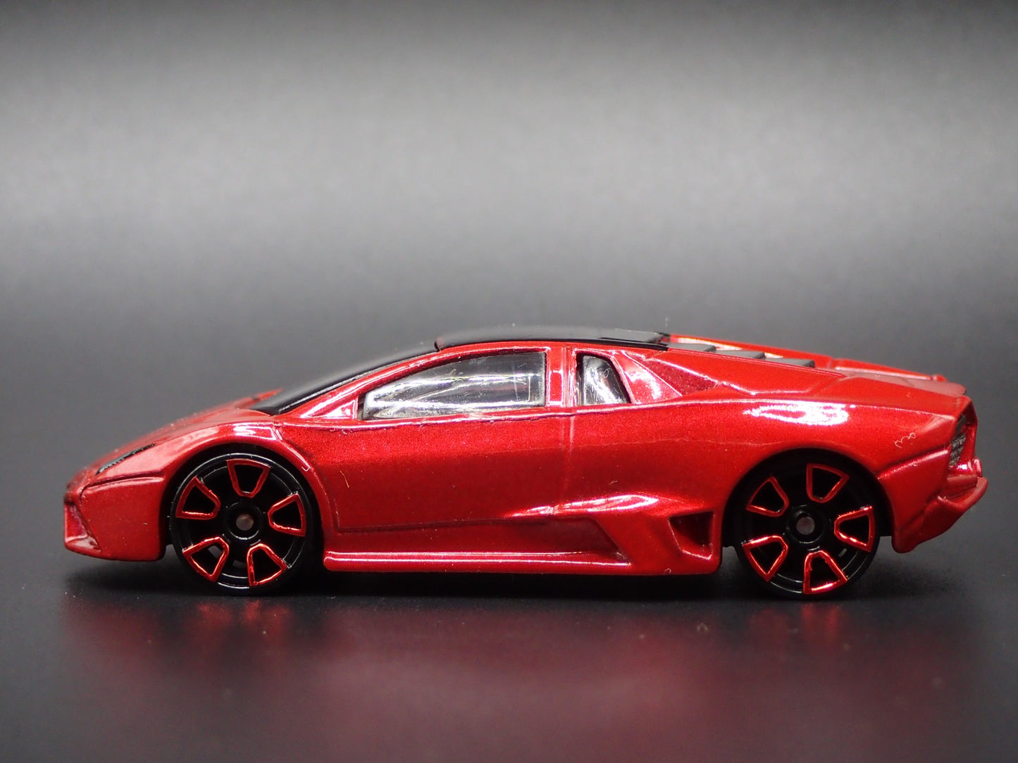 2007-2009 LAMBORGHINI REVENTON SUPER CAR 1:64 SCALE DIORAMA DIECAST MODEL CAR