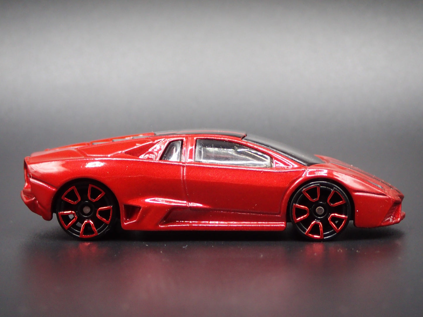 2007-2009 LAMBORGHINI REVENTON SUPER CAR 1:64 SCALE DIORAMA DIECAST MODEL CAR