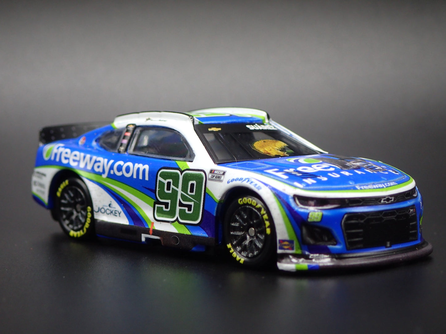 2024 24 CHEVY CAMARO ZL1 99 DANIEL SUAREZ FREEWAY NASCAR 1:64 DIECAST MODEL CAR