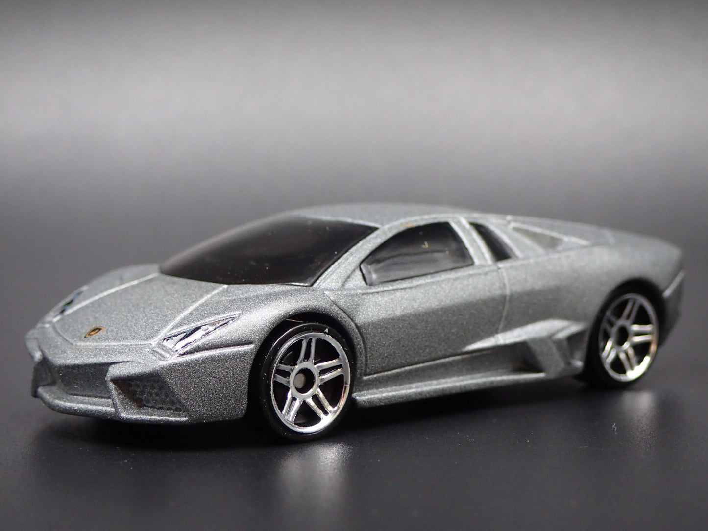 2007-2009 LAMBORGHINI REVENTON SUPER CAR 1:64 SCALE DIORAMA DIECAST MODEL CAR