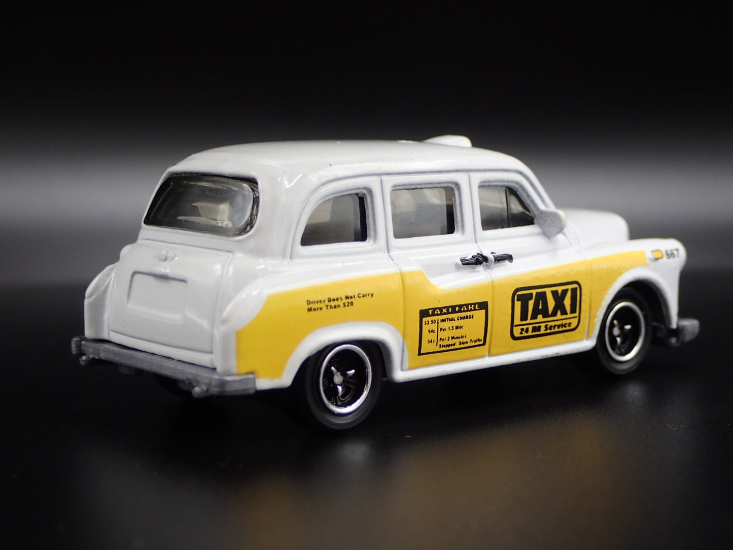 1958-1997 AUSTIN FX4 LONDON TAXI CAB WHITE 1/64 SCALE DIORAMA DIECAST MODEL CAR
