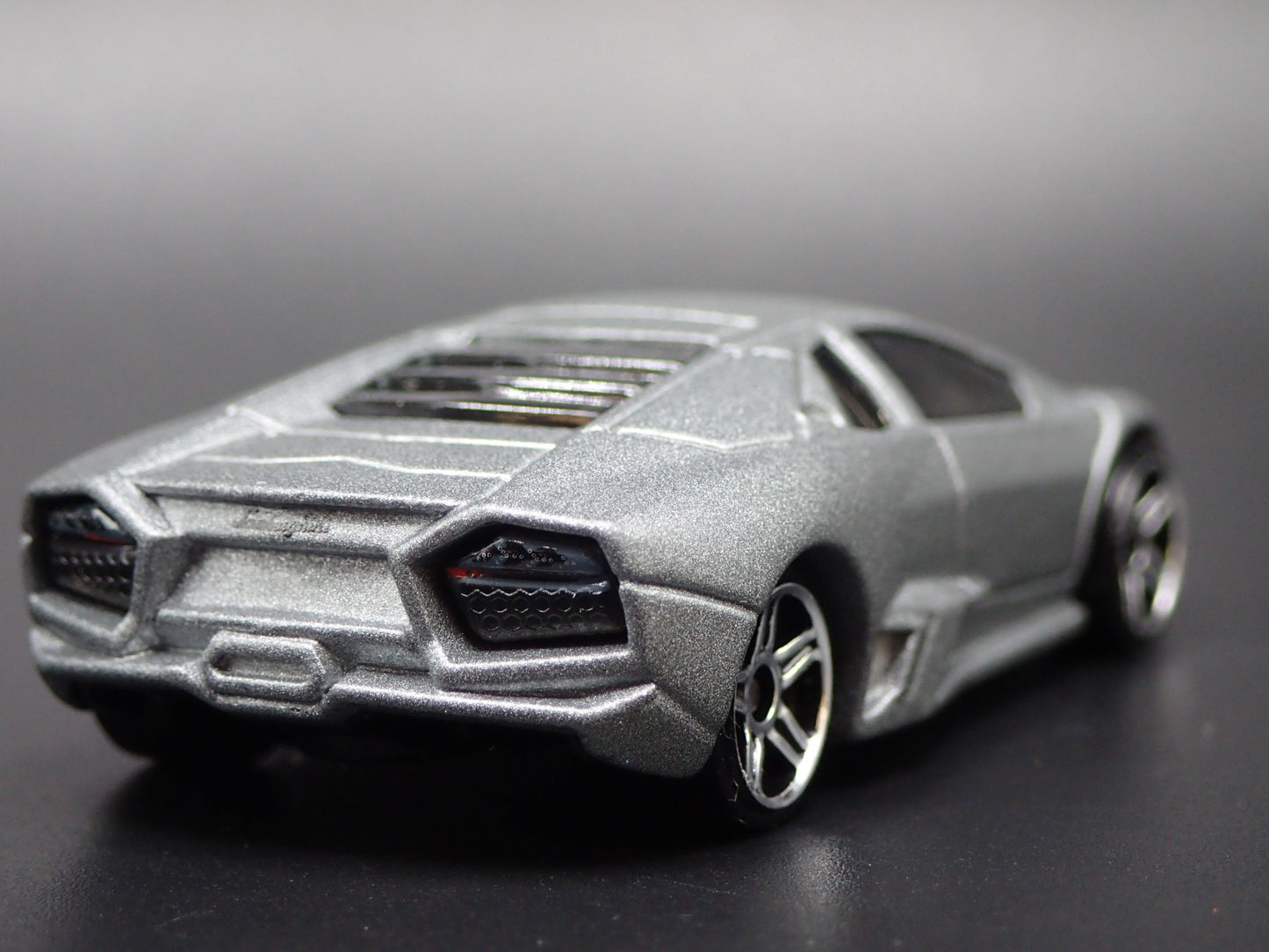 2007-2009 LAMBORGHINI REVENTON SUPER CAR 1:64 SCALE DIORAMA DIECAST MODEL CAR