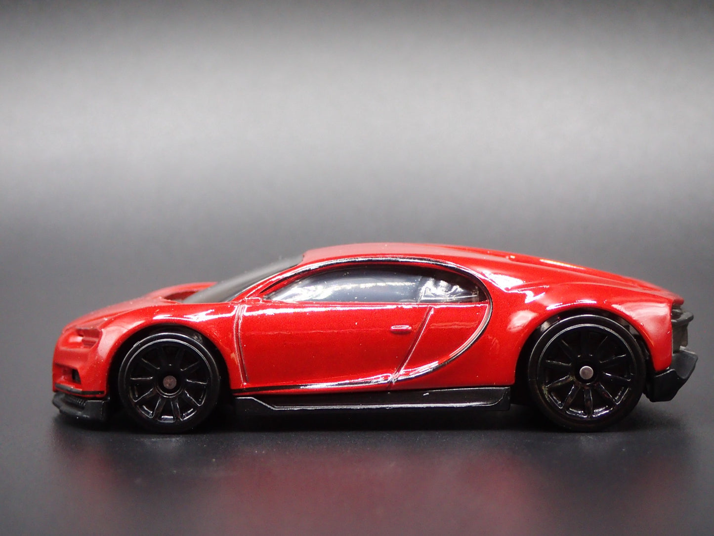 2016-2024 BUGATTI CHIRON SUPER CAR RED 1:64 SCALE DIORAMA DIECAST MODEL CAR