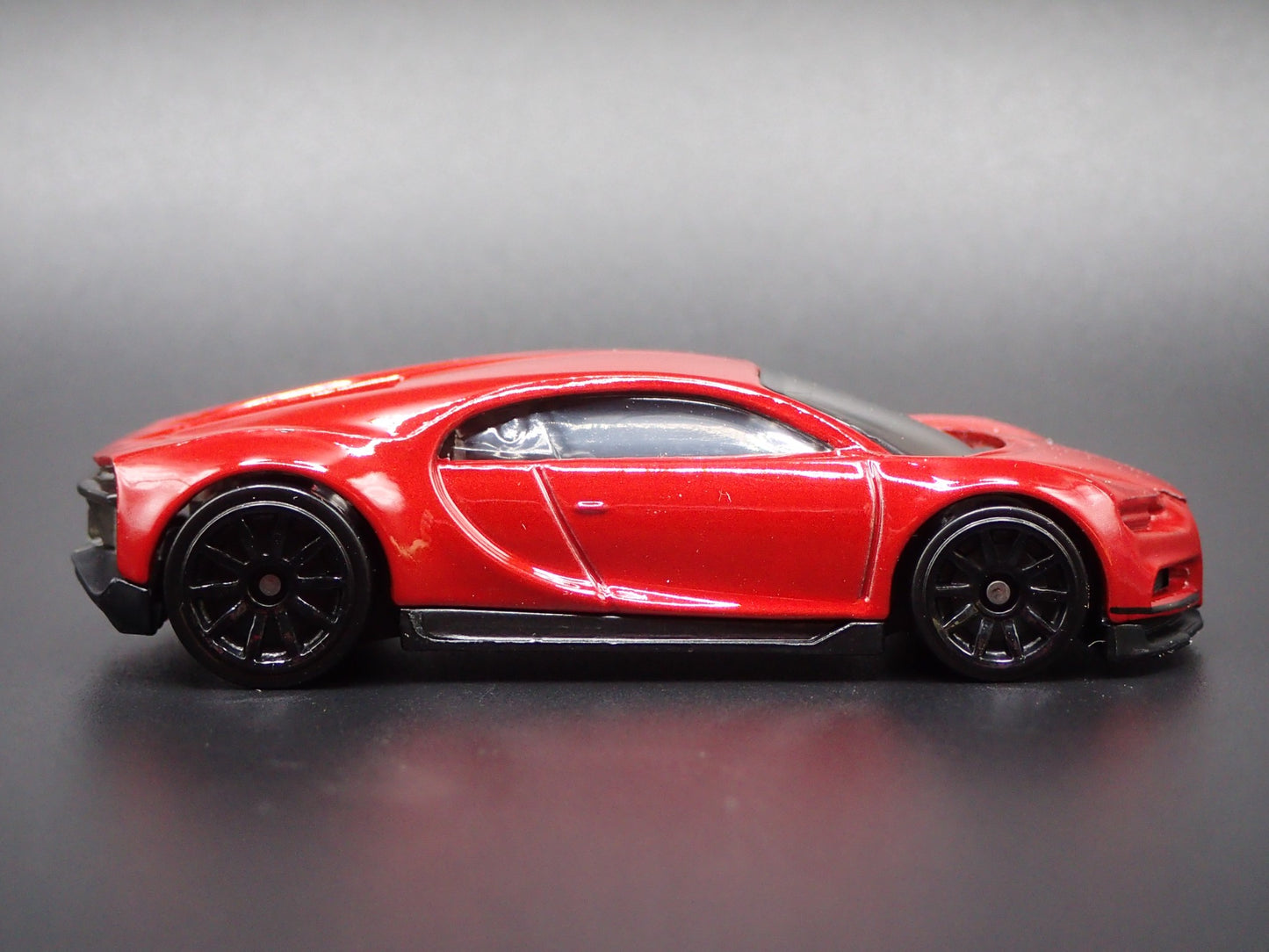 2016-2024 BUGATTI CHIRON SUPER CAR RED 1:64 SCALE DIORAMA DIECAST MODEL CAR