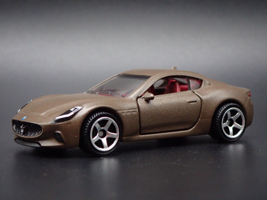 2023-2025 MASERATI GRANTURISMO FOLGORE 1:64 SCALE DIORAMA DIECAST MODEL CAR