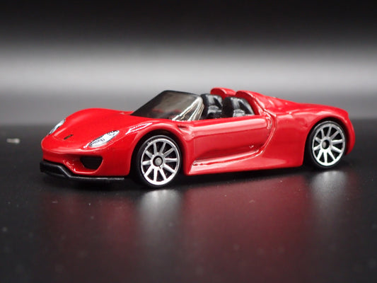 2013-2015 PORSCHE 918 SPYDER SUPER CAR RED 1:64 SCALE DIORAMA DIECAST MODEL CAR