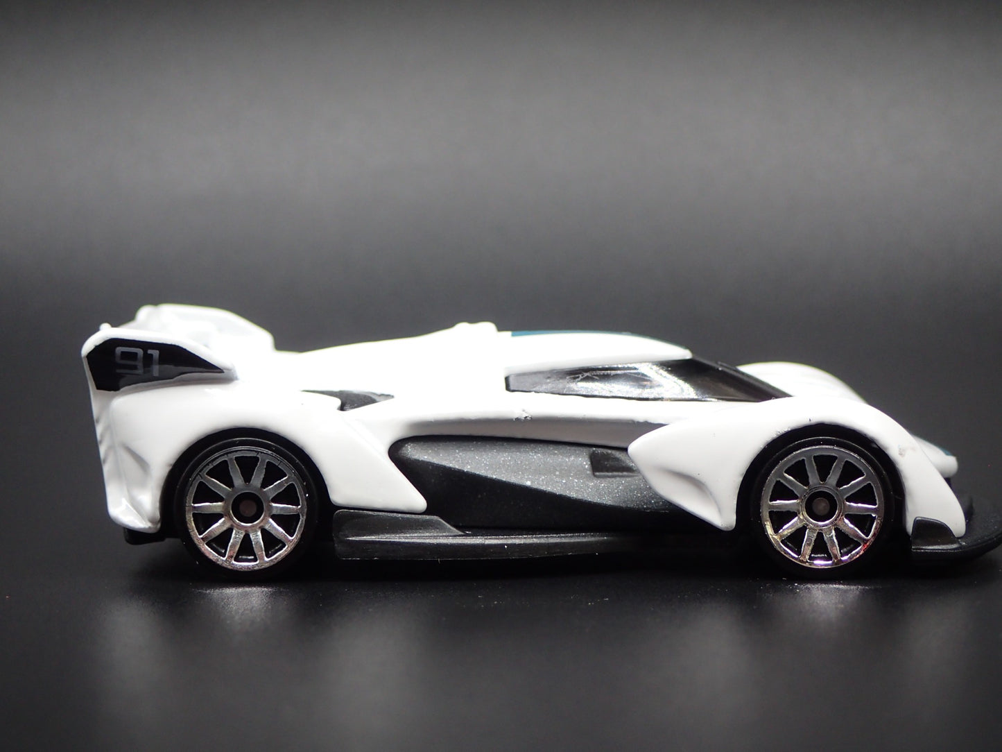 2022 23 MCLAREN SOLUS GT SUPER CAR WHITE 1:64 SCALE DIORAMA DIECAST MODEL CAR