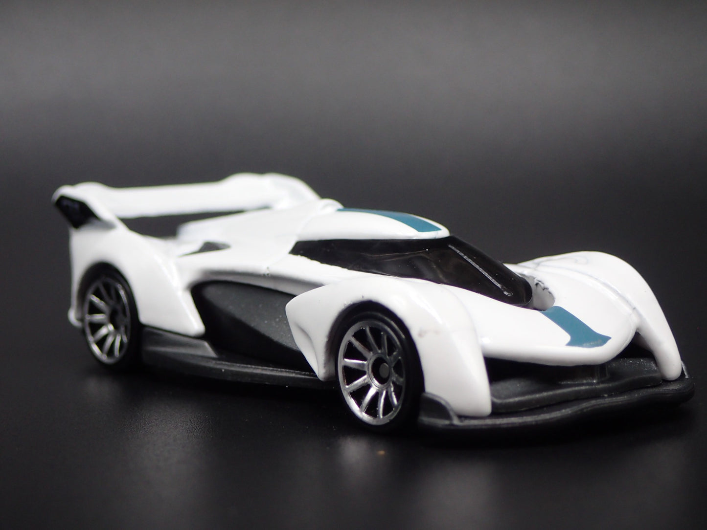 2022 23 MCLAREN SOLUS GT SUPER CAR WHITE 1:64 SCALE DIORAMA DIECAST MODEL CAR