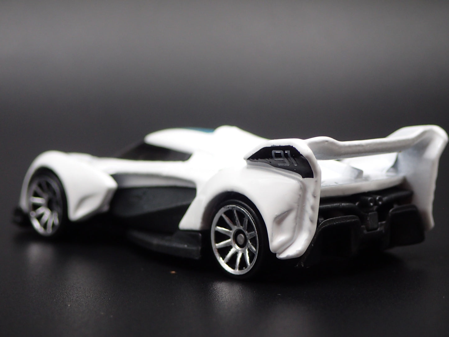 2022 23 MCLAREN SOLUS GT SUPER CAR WHITE 1:64 SCALE DIORAMA DIECAST MODEL CAR
