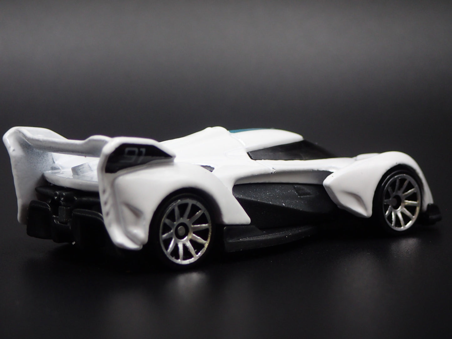 2022 23 MCLAREN SOLUS GT SUPER CAR WHITE 1:64 SCALE DIORAMA DIECAST MODEL CAR